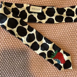 Gucci silk neck bow